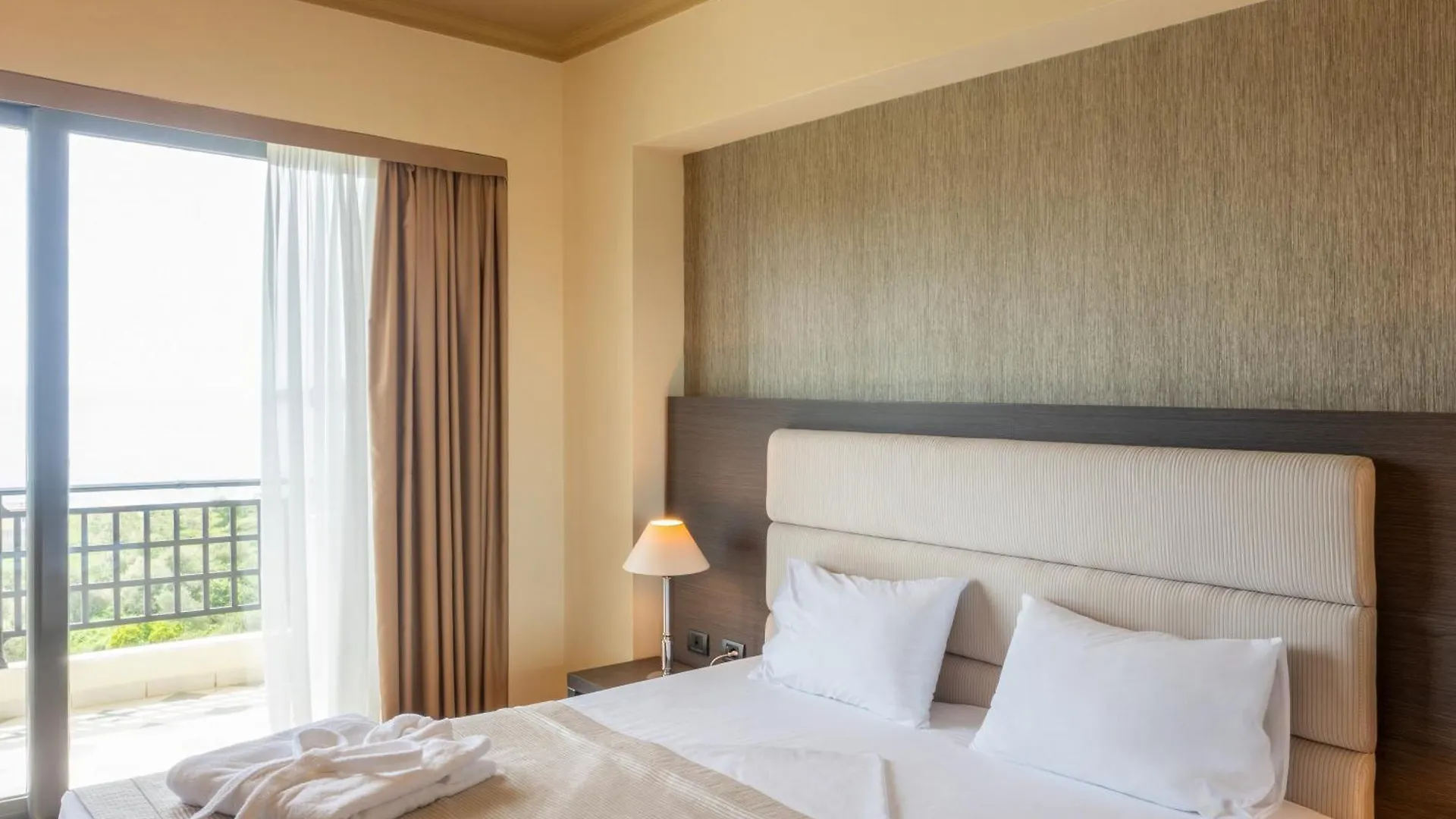 Rapo'S Resort Hotel Himare 5*,