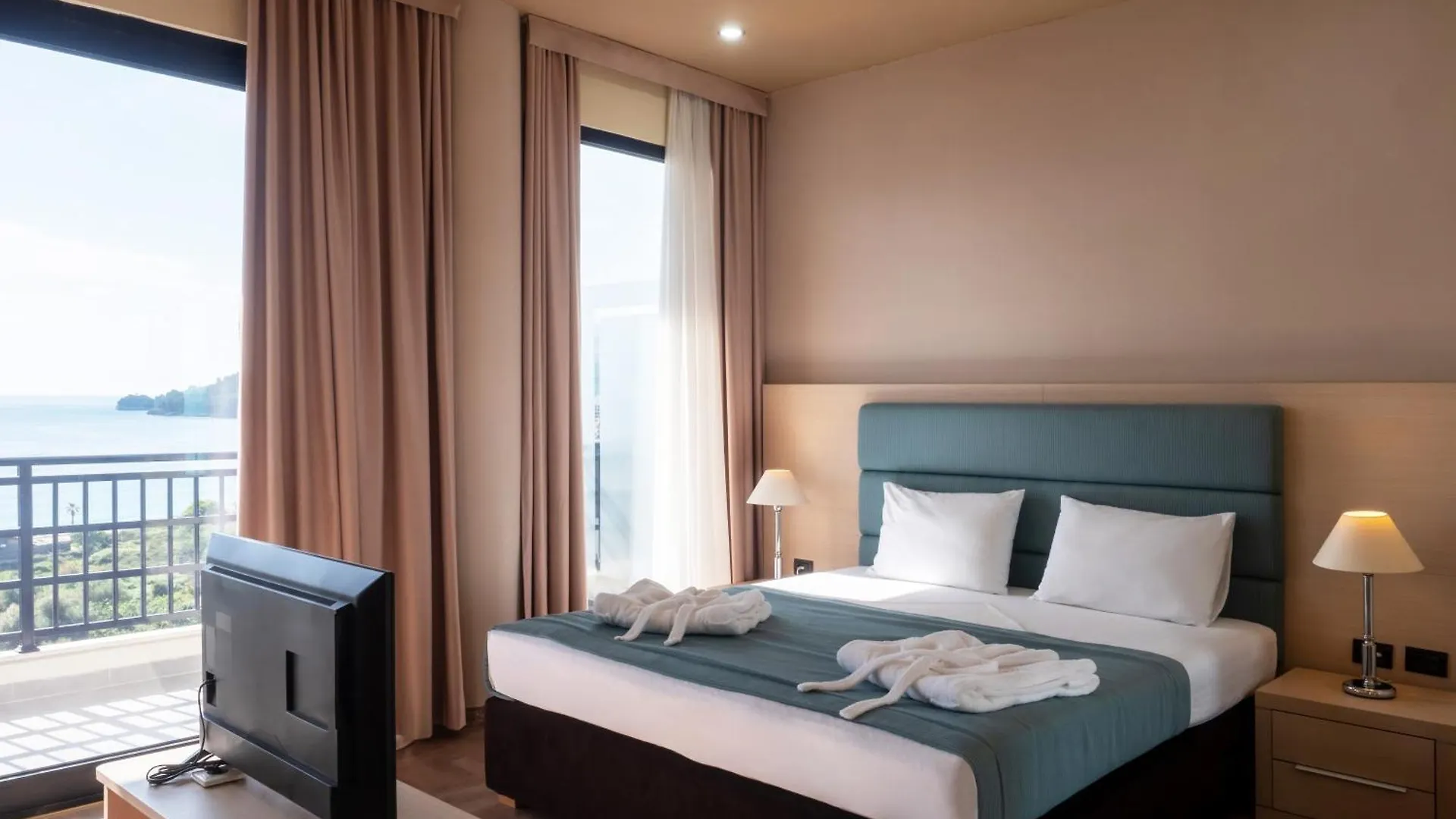 Rapo'S Resort Hotel Himarë