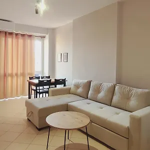 Leones Apartamento Tirana